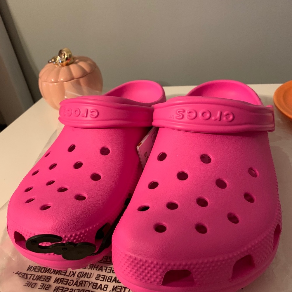 Women’s size US 9 bright pink crocs